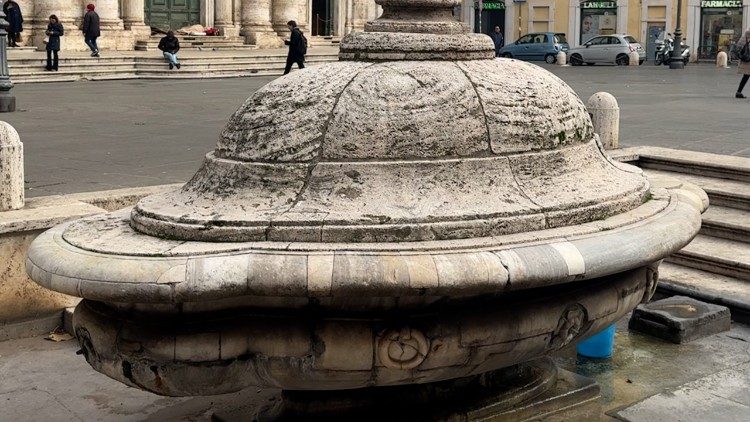 La fontana della Terrina in Piazza della Chiesa Nuova