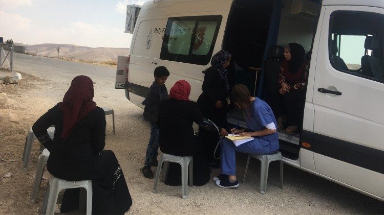 Le visite nella clinica mobile dello Smom