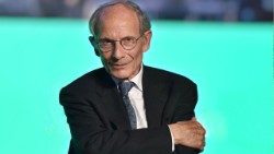 Priznani italijanski fizik Mario Rasetti, sicer zaslužni profesor teoretične fizike na Politehnični univerzi v Torinu