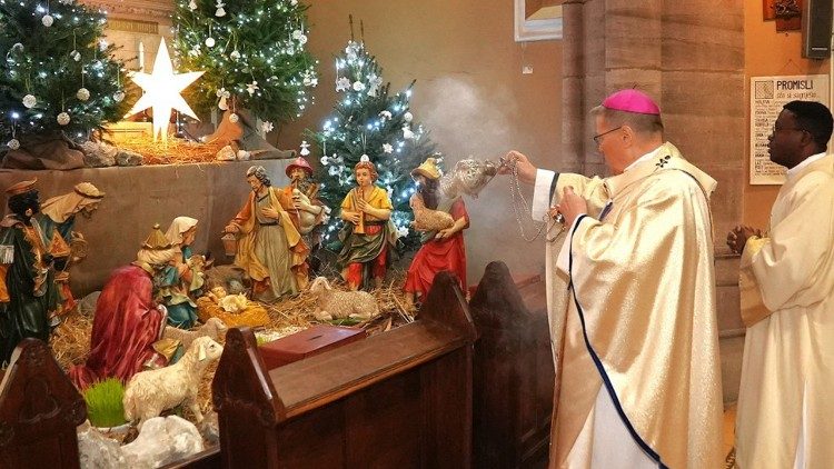 Nadbiskup Đuro Hranić na Božić u osječkoj konkatedrali ( TU DJOS)