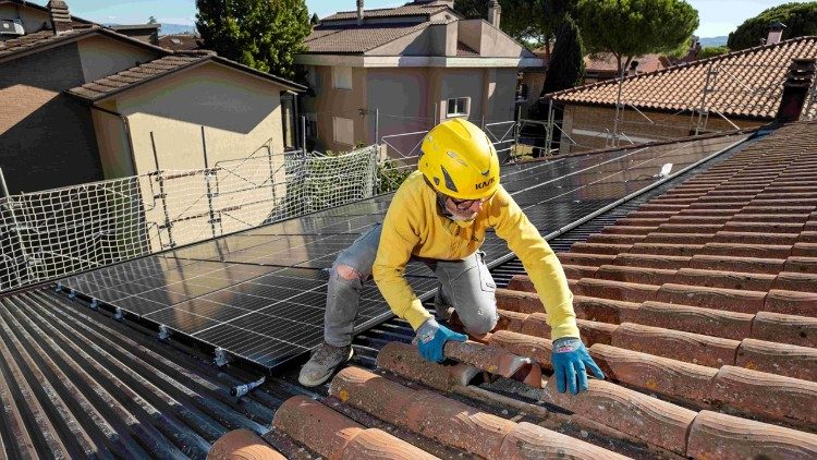 La sistemazione del tetto della casa di Bastia Umbra
