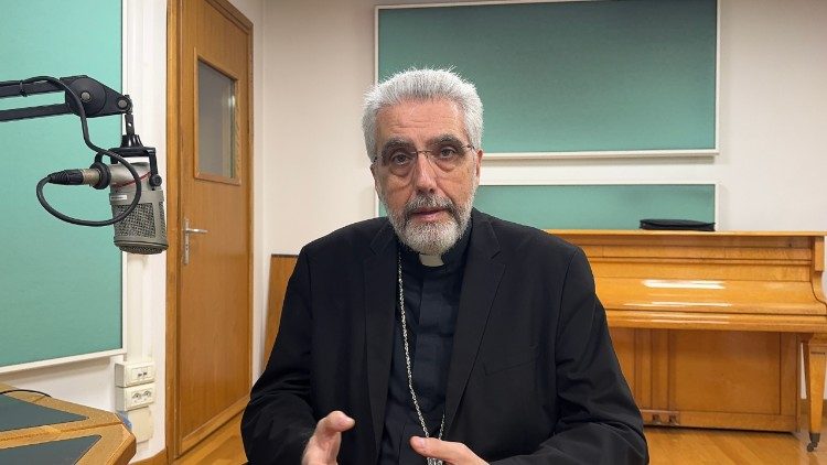 Monseñor Luis Marín de San Martín, subsecretario del Sínodo de los Obispos