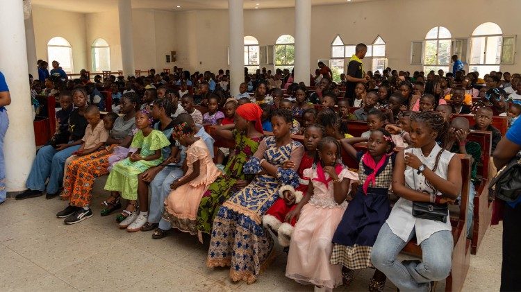 Guin&eacute;e: Noele to Eyenga ya Mbotam&agrave; elongo n&agrave; Bana, na Conakry