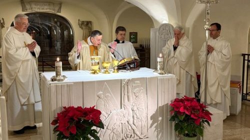 2025.12.31 2025.12.31वाटिकन संत पेत्रुस महागिरजाघर के तहखाने में पवित्र मिस्सा का अनुष्ठान करते हुए कार्डिनल कूर्ट कोच