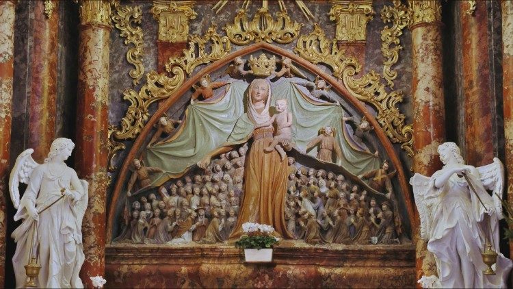 Ptujskogorska Marija, Zavetnica s plaščem