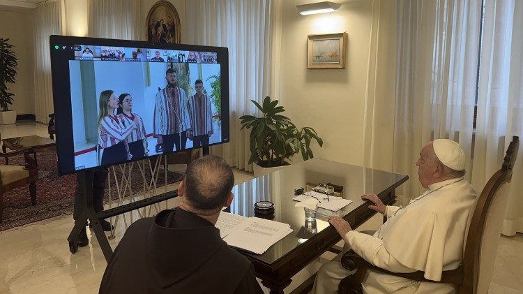 Papież rozmawia z ukraińską młodzieżą