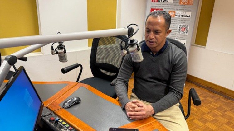 Padre Bento Barros Pereira, Coordenador-Geral da Comunicação no Departamento da Comunicação Social da Conferência Episcopal de Timor Leste (CETL)