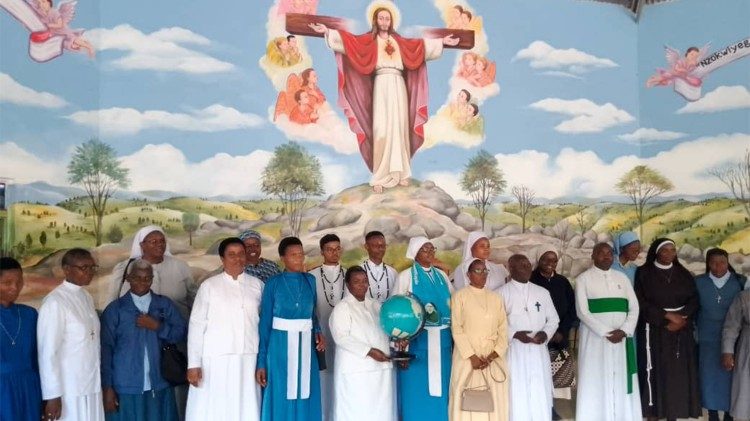 Les consacrés du Burundi, à l’occasion de la célébration de la Journée de la vie consacrée dans la paroisse de Muyaga, le 2 février 2025.