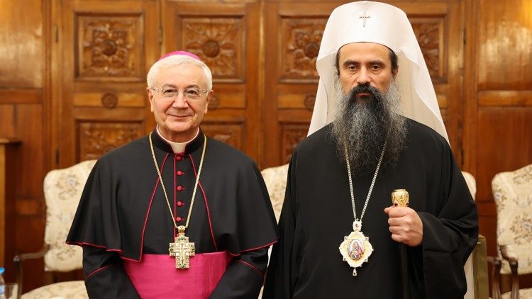 O patriarca ortodoxo búlgaro Daniil e núncio apostólico dom Luciano Suriani