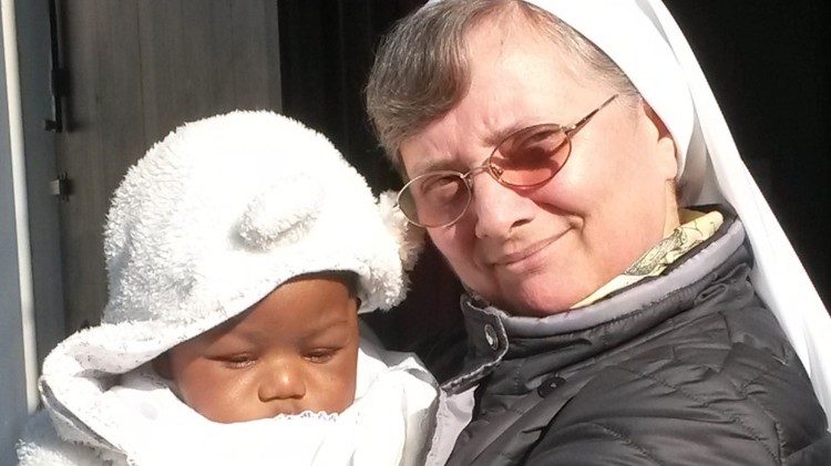 La hermana María Rosa Venturelli, misionera comboniana, de la red USMI de lucha contra la trata de seres humanos