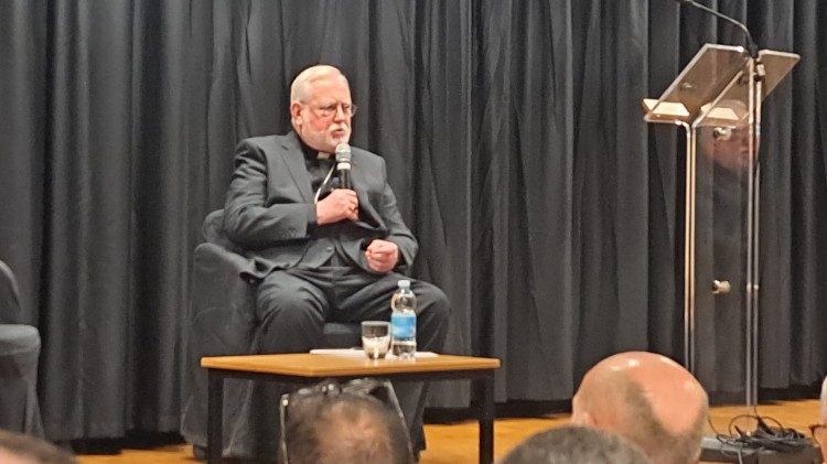 הארכיבישוף פול ריצ'רד גלאגר נואם בוועידה של "הצבא להשגת שלום"