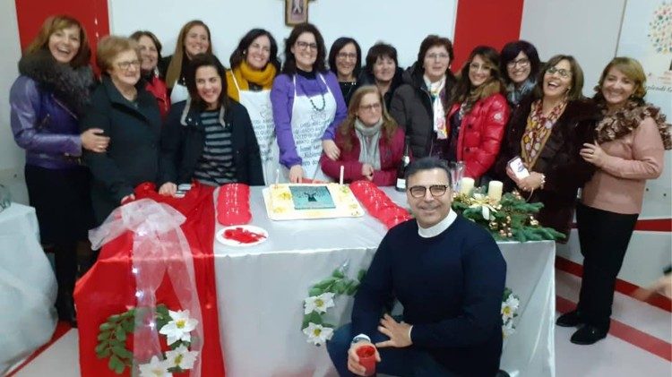 Don Ciro con la sua comunità