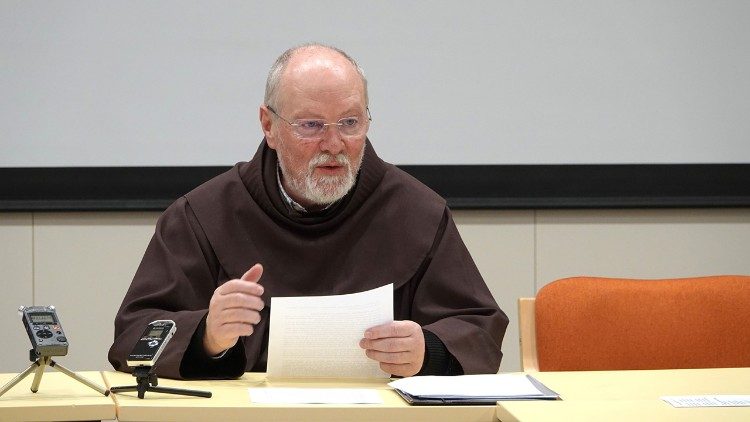 Predavanje p. Marjana Čudna OFM na temo: Vrnitev h koreninam - redovne zaobljube. Kako danes predstaviti kandidatu ideal in realnost?