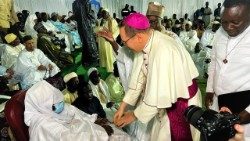 நிகழ்வின்போது பேராயர் Waldemar Stanisław Sommertag.