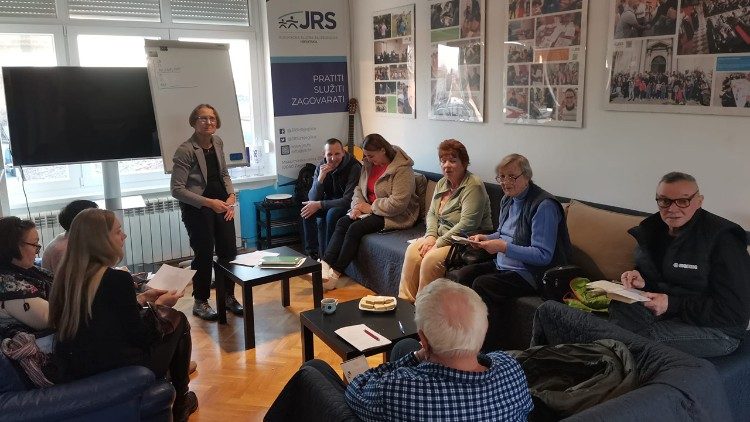 Tečajevi hrvatskog jezika za izbjeglice treće životne dobi