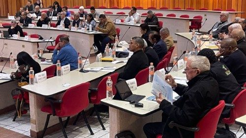 Monseñor Estrada puntualizó que no hay dos crisis separadas, una ambiental y otra social, pues vivimos en un mundo donde todo está interconectado.