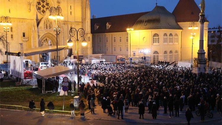 Na Stepinčevo misa ispred zagrebačke katedrale  (Foto: TUZGN)