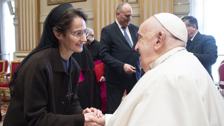 Le Pape François avec sœur Raffaella Petrini. 
