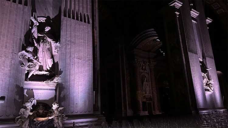 Un'immagine della Basilica di San Pietro durante la Notte bianca del Giubileo degli artisti