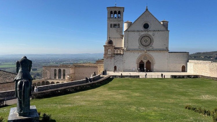 Blick auf die Franziskus-Basilika in Assisi