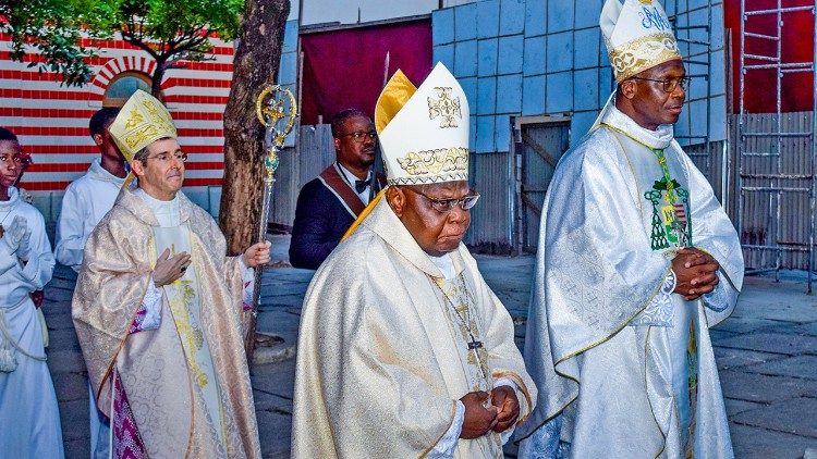 Mgr Rubén Darío Ruiz Mainardi, nouveau nonce apostolique près le Bénin et le Togo, lors de sa première messe publique au Bénin, jeudi 13 février 2025.