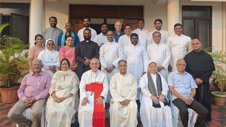 புலம்பெயர்ந்தோர் ஆணைய மறைமாவட்டச் செயலாளர்கள் உடன் கர்தினால் பிலிப்நேரி ஃபெராவோ