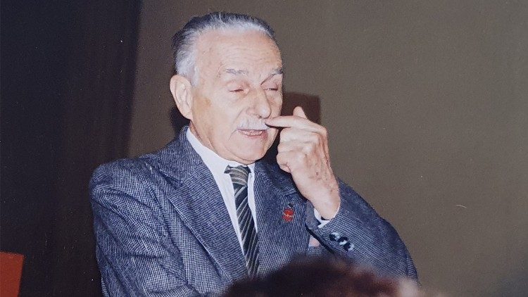 Prof. Włodzimierz Fijałkowski podczas wykładu (www.prolife.org.pl)