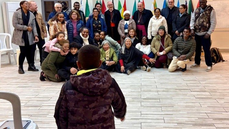 Kardinali alikutana na wakimbizi