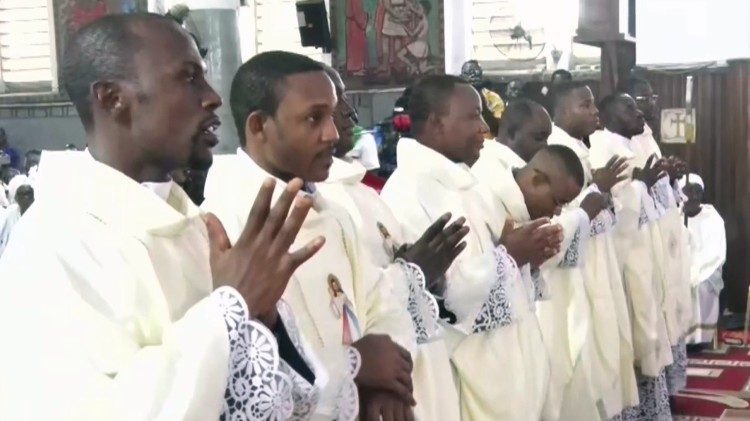 Les nouveaux prêtres de l'archidiocèse métropolitain de Douala, au Cameroun.