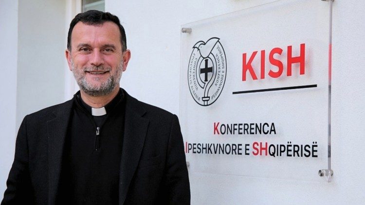 Kryetari i Konferencës Ipeshkvnore të Shqipërisë, imzot Gjergj Meta, ipeshkëv i Rrëshenit