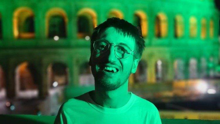 Michele illumina di verde il Colosseo durante un evento di sensibilizzazione sulle malattie mitocondriali