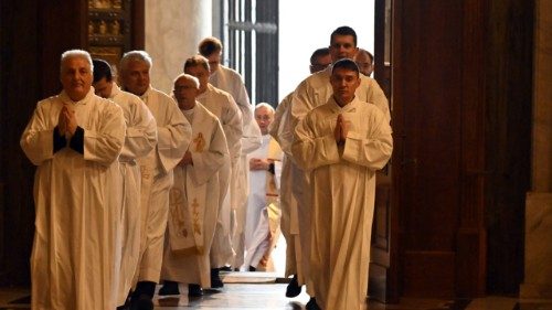 Bp Lityński przy grobie św. Jana Pawła II: wspieranie Papieża naszą misją