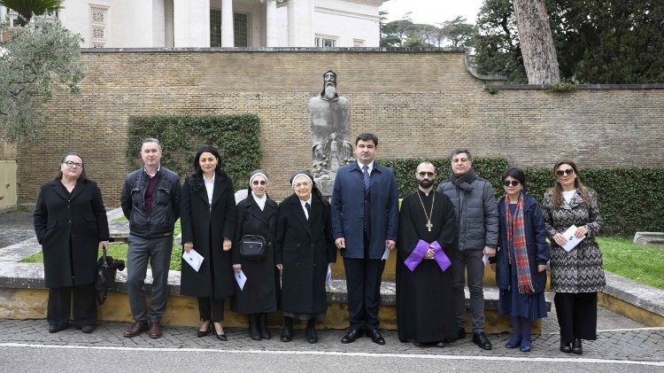 Delegación de armenios en los Jardines Vaticanos