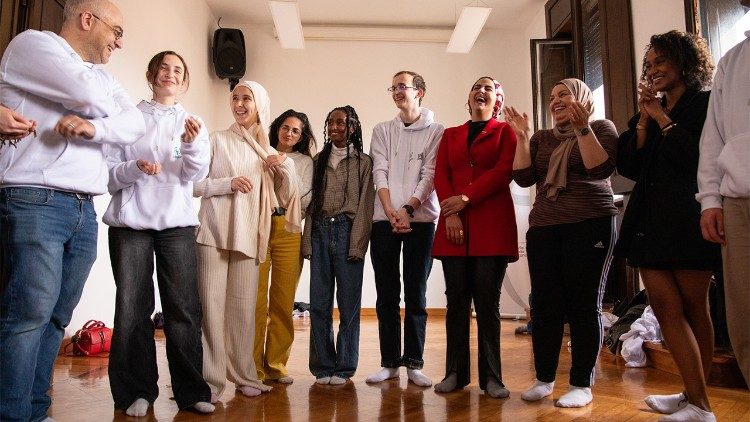 2025.02.06 2025.02.05 Meaning Meets Us - Attività tra i giovani