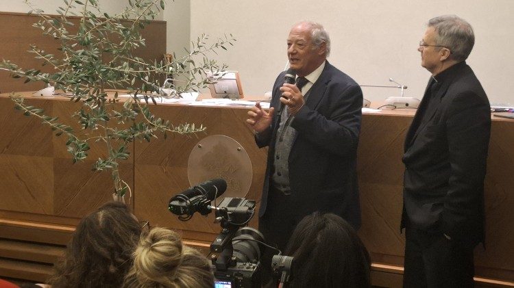 José María del Corral e monsignor Lucio Ruiz