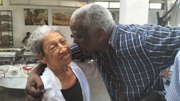 Manuela Soeiro com o pintor moçambicano, Idasse