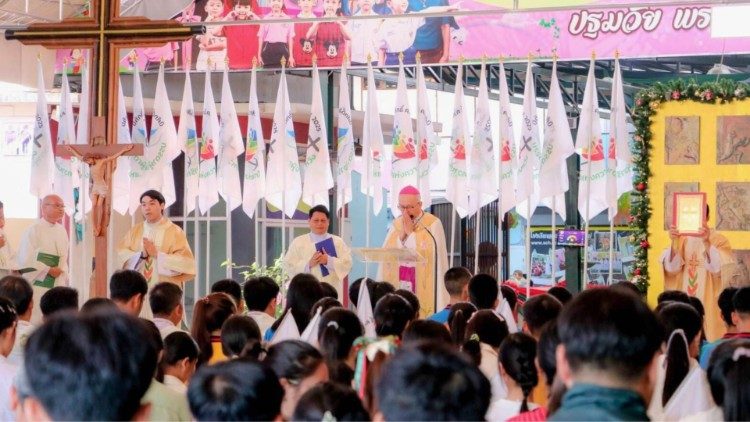 Bishop Francis Xavier Vira Arpondratana celebrates the opening of the 2025 Jubilee with a Eucharistic Celebration at the Sacred Heart of Jesus Cathedral. Photo: