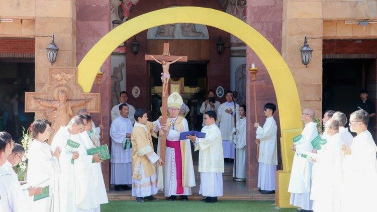 Bishop Francis Xavier Vira Arpondratana inaugurates Jubilee 2025 with a Eucharistic Celebration at the Sacred Heart of Jesus Cathedral. Photo credit: Diocese of Chiang Mai