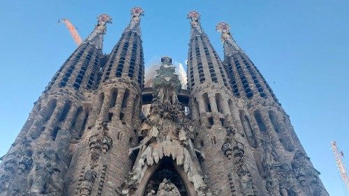 La Sagrada Familia, «porte qui s'ouvre sur Dieu et donc sur l'espérance»