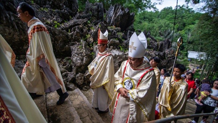 Bishops and clergy ascend the steps surrounded by rocky karst formations during the procession to the Sancta Familia Church in Sapak Bayobayo, Toraja, South Sulawesi, highlighting the integration of the church into the region’s natural landscape. Photo credit: Claudio