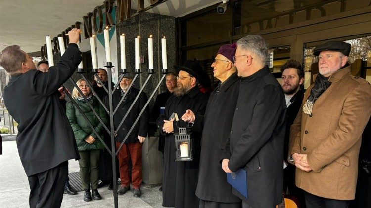 2024.01.02 La celebrazione della luce di pace di Betlemme e delle luci di Hanukkah all’Università Cattolica di Lublino in Polonia (KUL)