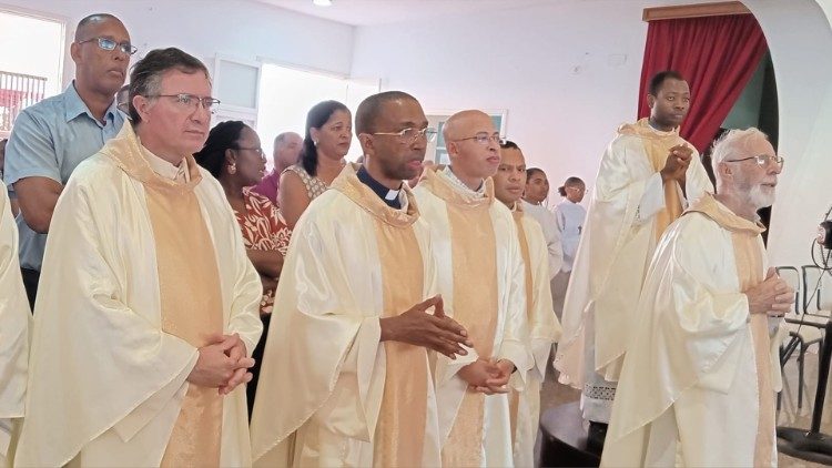 Concelebrantes na Missa de abertura do Jubileu 2025 na Diocese de Mindelo