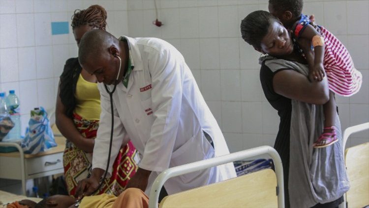 Pacientes de malária num hospital de Angola