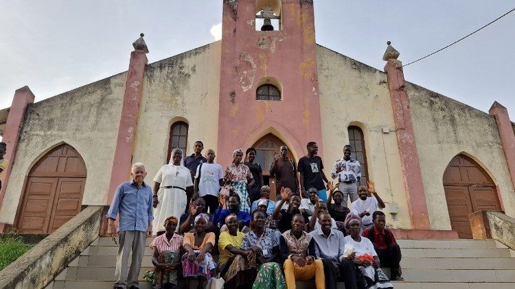 Com a comunidade de Golungo Alto, em Angola