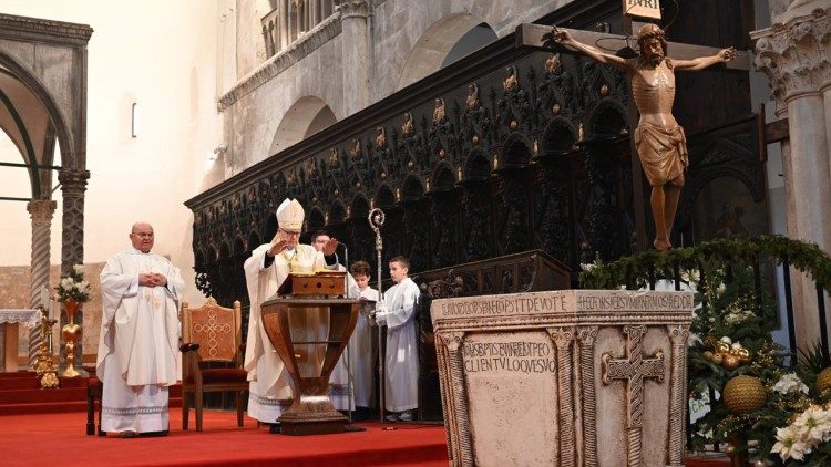 Svetkovina Bogojavljenja u katedrali sv. Stošije u Zadru  (Foto: Ines Grbić)