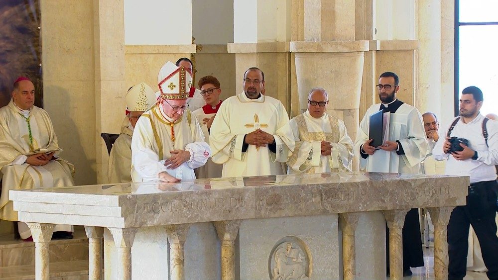 الكاردينال بارولين يترأس احتفال تدشين كنيسة معموديّة السيّد المسيح