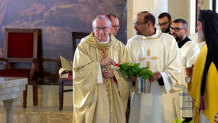 Le cardinal Secrétaire d'État Pietro Parolin pendant la messe