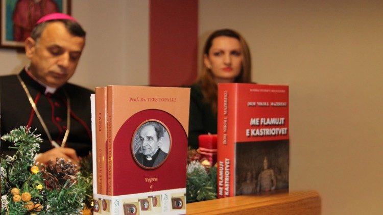 Ipeshkvi i Sapës, imzot Simon Kulli, gjatë promovimit të veprës së dom Nikoll Mazrekut