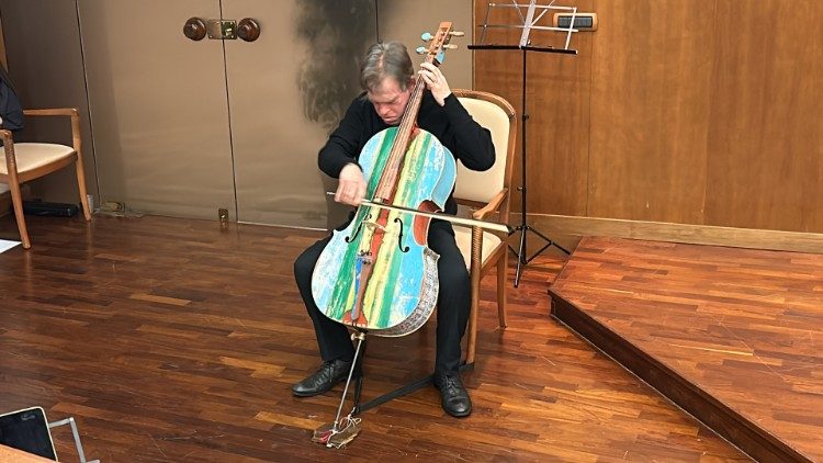 Il violoncellista Luca Franzetti