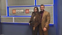 Dr. Eduardo Honorato e sua esposa Thammy Honorato em visita à Rádio Vaticano